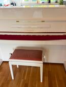 Yamaha Klavier LU 201 c weiß Hochglanz mit passendem Hocker TOP Zustand in 40237