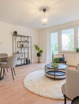 Schöne renovierte 3-Zimmer Wohnung mit Loggia in Emden - Emden