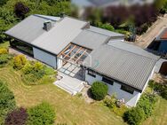 Bungalow mit Charakter: Panoramablick, Gartenidylle und Platz für Generationen - Crailsheim