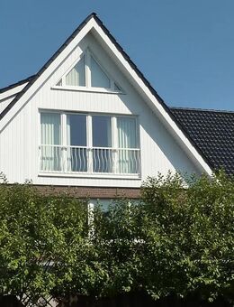 Schöne große Dachgeschosswohnung mit eigenem Eingang und Dachterrasse - Ibbenbüren