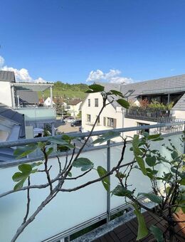 Attraktive und lichtdurchflutete Dachwohnung - Weil (Rhein)
