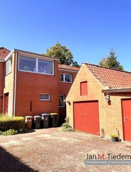 Käuferprovisionsfrei: Familiendoppelhaushälfte mit Einliegerwohnung und Keller auf großen Eigenlandgrundstück mit Potential - Groß Grönau