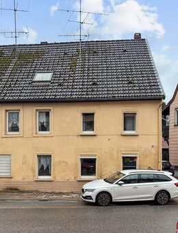 Zweifamilienhaus mit 2 Garagen und Büro/Werkstatt in Hornbach - Hornbach