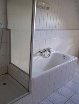 SCHÖNE 4+1-Raum-Wohnung DG, mit EBK, großes Grundstück, Stellplatz - Leubsdorf (Sachsen)