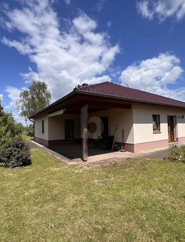 CHARMANTER BUNGALOW MIT GROßEM GRUNDSTÜCK - Regis-Breitingen