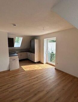 Schöne, helle 2,5 Dachgeschosswohnung in Zentrum von Bad Schussenried - Bad Schussenried