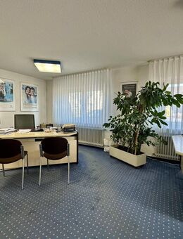 Vielseitige Immobilie in Appenweier: Einfamilienhaus mit integrierter Gewerbeeinheit - Appenweier