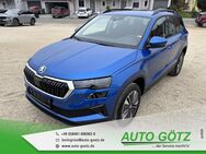 Skoda Karoq, Drive VZE Digi elektr Heckkl vo hi LichtAssist SpurAssist Connect Sunset 4xEFH Ladeboden Armlehne Metallic, Jahr 2022 - Beilngries