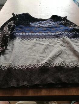 Gemusteter Pulli - Gr. 134 -140 - catimini - Pirmasens