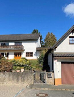 RUHIG & GRÜN - FREISTEHENDES WOHNHAUS MIT 742 m² GRUNDSTÜCK & GARAGE! - Lichtenfels (Bayern)