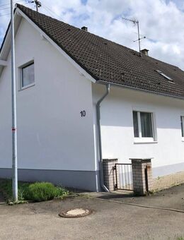Sehr gepflegtes 1 bis 2 Familienhaus mit ca. 190m² Wfl. und sehr großem Nebengebäude - Burladingen