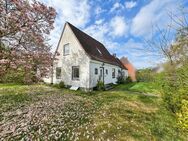 Einfamilienhaus mit Potenzial - Charmantes Eckgrundstück für Handwerker, Heimwerker und Familien - Neumünster