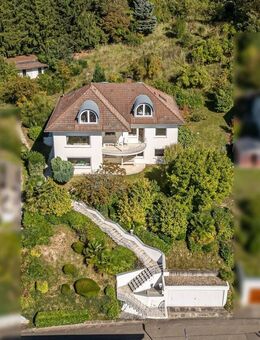 Großzügiges Anwesen in attraktiver Aussichtslage von Jöhlingen - Walzbachtal