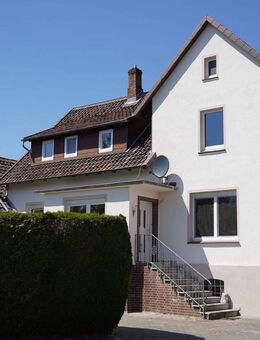* Großzügige Immobilie im alten Dorfkern von Schwicheldt * - mit Nebengebäude & ca. 1.351 m² Grundstück - Peine