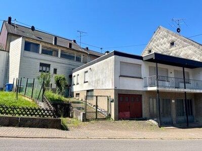 Flexibel nutzbare Immobilie mit großen Garagen in zentraler Lage von Beckingen- Düppenweiler