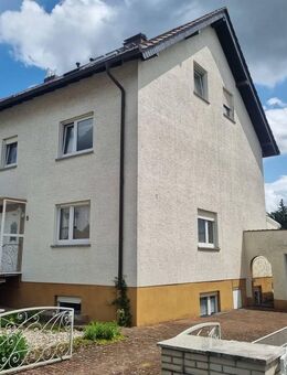 Die Doppelhaushälfte in Bruchköbel Stadt - Einliegerwohnung und großes Grundstück - Bruchköbel
