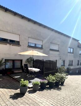 Familienfreundliches Zweifamilienhaus mit Kamin, Garten und besonderem Freizeitbereich - Friedrichsthal (Saarland)