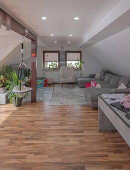 Moderner Stadtflitzer: 4,5 Zi. Eigentumswohnung mit Terrasse, direkt in der Stadt und dennoch ruhig - Villingen-Schwenningen