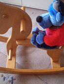 Massiv Holz Schaukelpferd seht gut erhalten in 32547