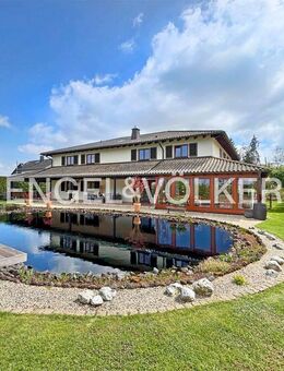 Mediterrane Landhausvilla auf Parkgrundstück mit Teichanlage - Güllesheim
