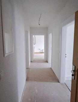 Teilsanierte 3-Zimmer-Wohnung im 4. Obergeschoss in 90461 Nürnberg - Nürnberg