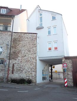 Moderne 1 Zi. Whg., Dachgeschoss, ca. 36 m², Fussbodenheizung, EBK, schöner Blick, in Leo-Altstadt - Leonberg (Baden-Württemberg)