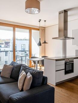 Lichtdurchflutete 3-Zimmer-Wohnung mit Südwest-Loggia am Rosenthaler Platz - Berlin