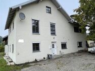 Wohnhaus mit zwei Wohnungen, eine neu renoviert, ehemalige Gaststätte - Schöllnach