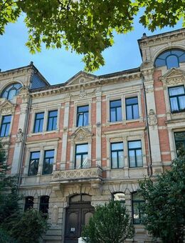 Charmante Dachgeschosswohnung mit altersgerechtem Komfort & Aufzug! - Halle (Saale)