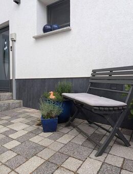 Wohnen und Arbeiten unter einem Dach! Schicke Immobilie mit geräumiger Wohnung und freiwerdender medizinischer Fußheilkunde-Praxis - Reilingen