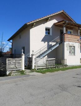 Einfamilienhaus mit Einliegerwohnung in ruhiger Höhenlage einer kleinen Ortschaft mit Fernsicht zum Arber und Rachel Nähe Regen - Regen