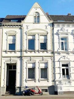 Sanierungsbedürftiges 4-Parteien-Haus in Top-Lage am Wasserturm!