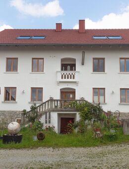 Hofstelle mit Nebengebäuden , Schreinerei, Stallungen zu verkaufen - Ruhstorf (Rott)