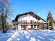 Ortsrandlage mit herrlichem Berg-/ Weitblick! Stilvolles Landhaus mit ca. 1.900 m² Grund - Wildsteig - Wildsteig