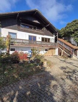 Einfamilienhaus mit ELW und unverbaubarer Fernsicht in sonniger Südhanglage bei Zandt im Bay. Wald - Zandt