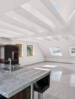 Provisionsfrei - Lichtdurchflutete Maisonettewohnung mit kluger Raumaufteilung & Galerie - Langensendelbach