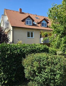 ***Großzügiger und sonniger Grundriss, zwei Loggien, Einbauküche, Wannenbad mit Fenster, Gäste-WC*** - Wilsdruff