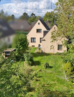 Zweifamilienhaus am Böverspark: Großes Gartengrundstück mit Potenzial für einen Neubau - Hamburg