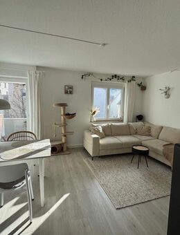 Sanierte 2-Zimmer-Wohnung mit Home-Office-Nische & Balkon zentral in S-Feuerbach - Stuttgart