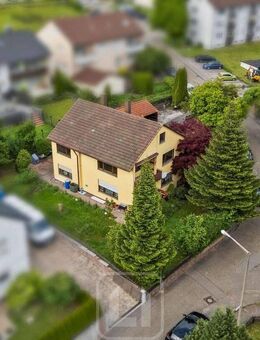 Solides Zweifamilienhaus | Großes Grundstück | Doppelgarage | Carport & Stellplätze - Calw