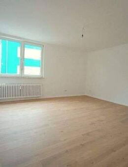 DU-Dellviertel, Fürstenstraße 1 - Frisch renovierte 2 ZKDB-Wohnung im 1.OG, fertig zum sofortigen / zeitnahen Einzug !! - Duisburg