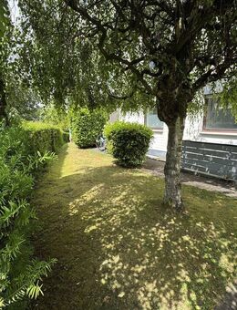 Barrierearme Gartenwohnung in ruhiger Lage - 4 Zimmer, Kamin & Sonnenterrasse - Haan