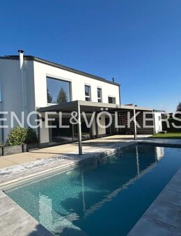 RESERVIERT - Luxuriöses Wohnen in Gera: Elegantes Haus mit Pool und Garten in exklusiver Lage - Gera