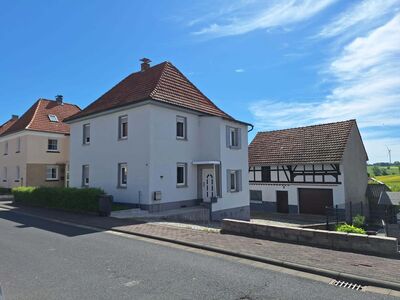 Wohnhaus mit Nebengebäude in Ransbach