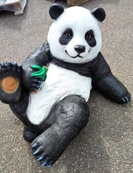 Dekofigur Pandabär liegend Gartendeko - Hergisdorf