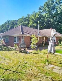 immo-schramm.de: Großzügiger Walmdach-Winkelbungalow - Axstedt