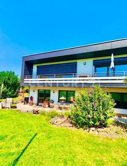 KERNSANIERT VON ARCHITEKTIN: Wunderschönes 240m² Haus mit tollem Garten 4 Garagenplätzen+2 Stellpl. - Riegelsberg