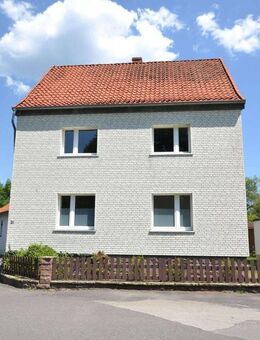 Einfamilienhaus mit Nebengebäude und Garage in 37632 Eschershausen - Eschershausen