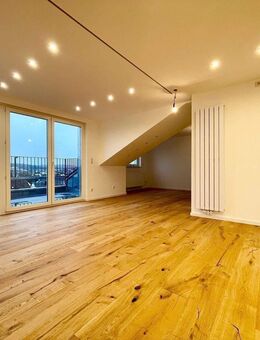 Erstbezug! 2 Zimmer DG Wohnung mit Sonnenloggia zum Wohlfühlen, neue Böden, neues Bad, saniert! - Veitsbronn