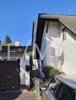 In Idstein-Wörsdorf: Zwei-Familien-Immobilie (4+4 Zimmer) mit Garten, Garage und zwei Stellplätzen - Idstein